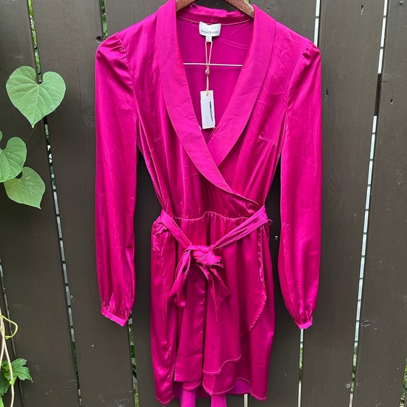 Heartloom Dresses & Skirts - Heartloom Women’s XS satin style long sleeve dress Hot Pink
